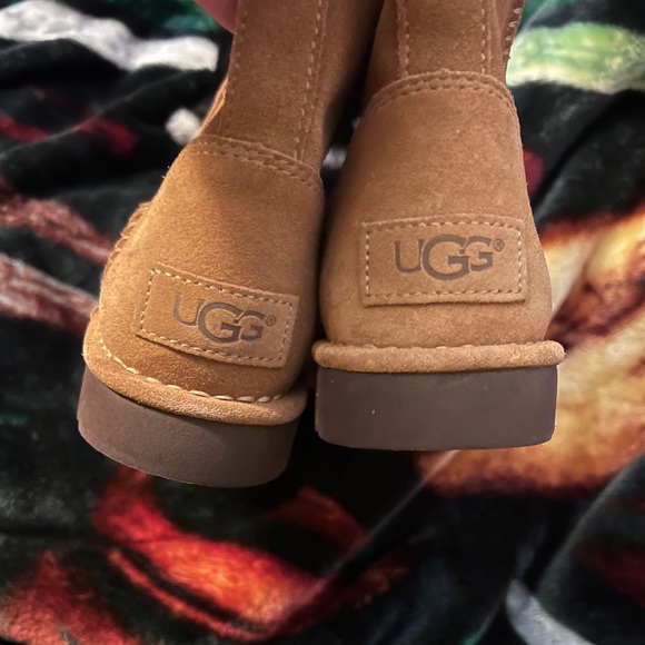 New UGG boots never worn, but do have some scuffs/scratches - Picture 2 of 6